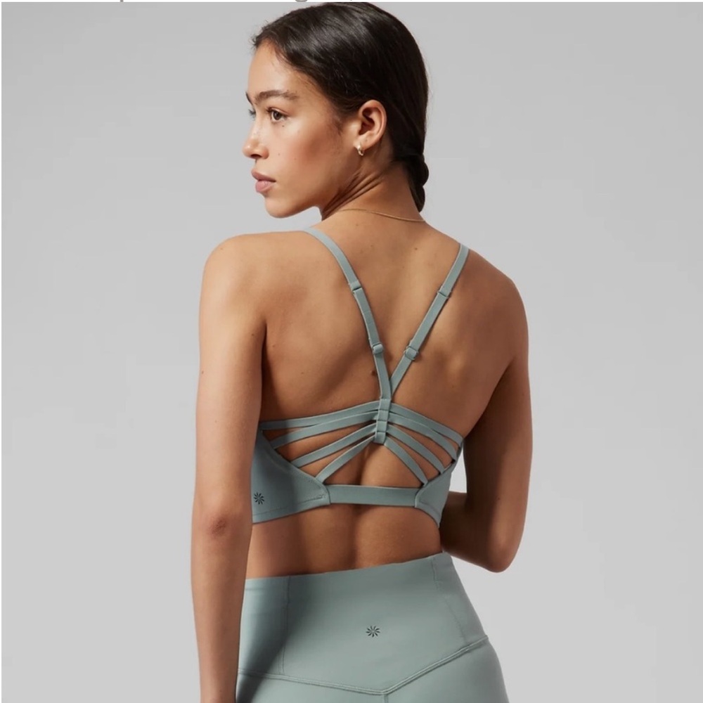 Athleta Elation Strappy Longline Bra
Cups Sage Green Size Medium